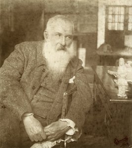 Claude Monet met een Tanagra-beeldje, begin 20e eeuw